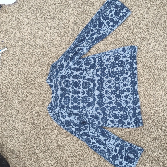 Lucky Brand size small blue floral pattern wide sleeve sweater - Picture 10 of 10